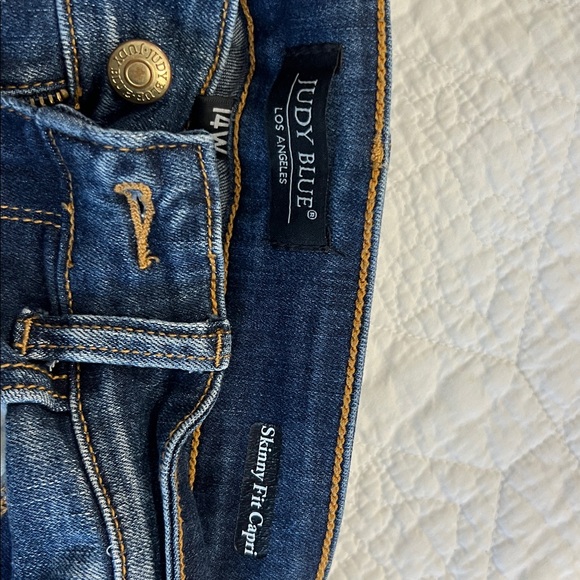 Judy Blue Dark Wash Skinny Capri Jeans with Contrast Stitching - Picture 2 of 4